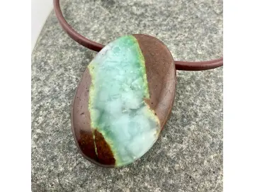 Chrysopras – Naturkunst in Grün & Braun